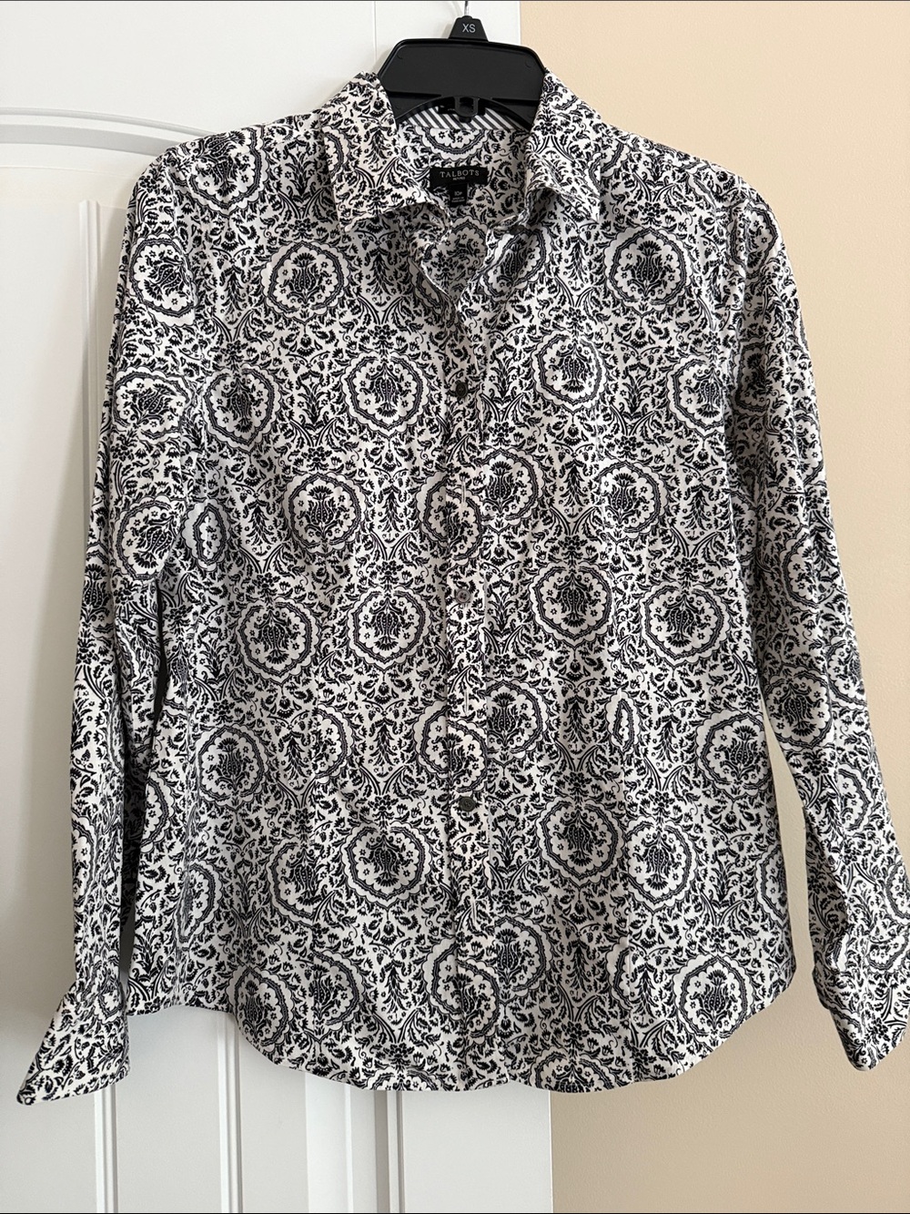 Talbots Petite Wrinkle Resistant Button Down Shirt Black White Damask Print 10P